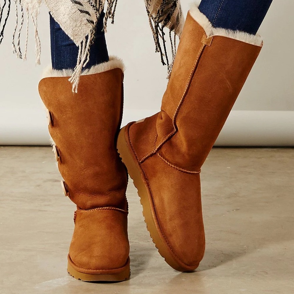 UGG Australia Bailey Suede Button Triplet II Water-Repellent Boots Size 7